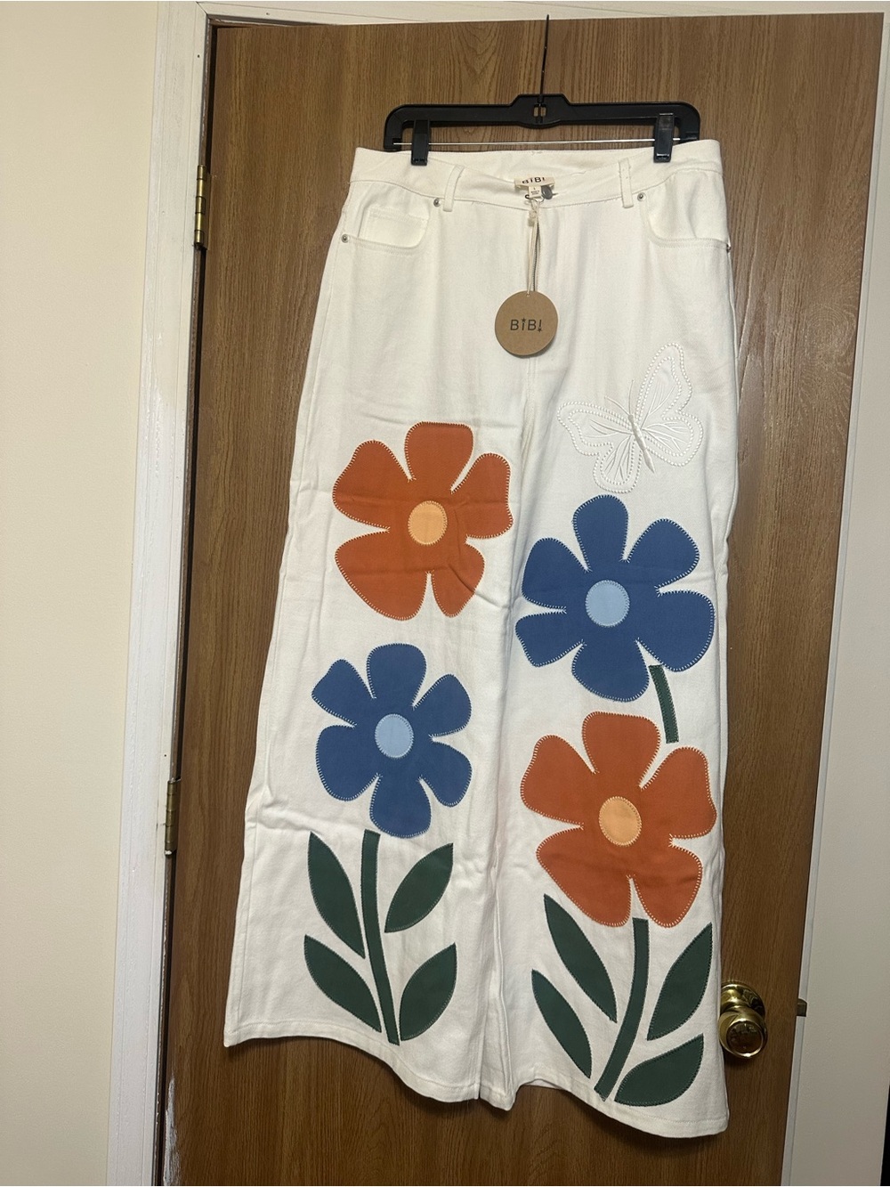 BiBi White Wide-Leg jean with Orange/rust and Blue Floral Appliqué